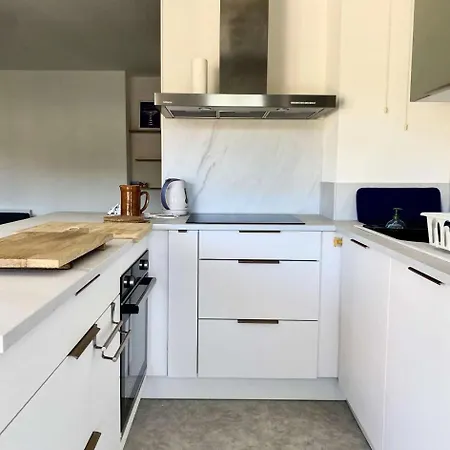 Les Oyats - T3 Renove 55m², Balcon Sud & Parking - Centre-ville Mae-9734 דירה