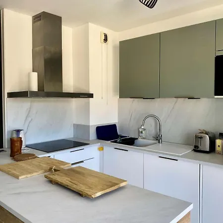 Les Oyats - T3 Renove 55m², Balcon Sud & Parking - Centre-ville Mae-9734 דירה