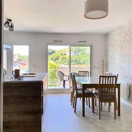 Les Oyats - T3 Renove 55m², Balcon Sud & Parking - Centre-ville Mae-9734 * 阿卡雄